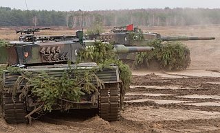 Kampfpanzer vom Typ Leopard 2 auf einem Truppenübungsplatz der Bundeswehr. - Stefan Sauer/dpa-Zentralbild/dpa Kampfpanzer vom Typ Leopard 2 auf einem Truppenübungsplatz der Bundeswehr. - Stefan Sauer/dpa-Zentralbild/dpa