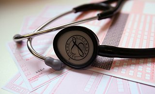 Wohl dem, der gesund ist. Kranke brauchen im Regelfall einen Hausarzt. Und der ist immer schwieriger zu finden. Auch in Herford, wo sich der Hausärztemangel inzwischen spürbar bemerkbar macht. - Verwendung weltweit, usage worldwide Wohl dem, der gesund ist. Kranke brauchen im Regelfall einen Hausarzt. Und der ist immer schwieriger zu finden. Auch in Herford, wo sich der Hausärztemangel inzwischen spürbar bemerkbar macht. - Verwendung weltweit, usage worldwide