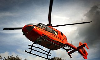 Der schwerverletzte Handwerker wird nach seinem Sturz von Gerüst mit einem Rettungshubschrauber ins Krankenhaus nach Bielefeld gebracht. - Symbolfoto: Sarah Jonek Der schwerverletzte Handwerker wird nach seinem Sturz von Gerüst mit einem Rettungshubschrauber ins Krankenhaus nach Bielefeld gebracht. - Symbolfoto: Sarah Jonek