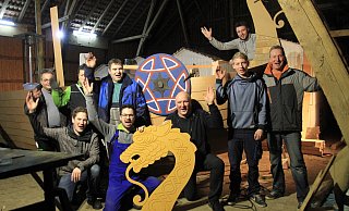 Kalli Leßmann (v. l.), René Lotzin, Ralf Lücking, Dirk Lotzin, Pascal Lotzin, Matthias Peine, Eric Hansmann, Phil Wiedeking (oben) und Hubertus Müller sind ein Teil des neuen Vereins Walhalla. - Madita Schellenberg Kalli Leßmann (v. l.), René Lotzin, Ralf Lücking, Dirk Lotzin, Pascal Lotzin, Matthias Peine, Eric Hansmann, Phil Wiedeking (oben) und Hubertus Müller sind ein Teil des neuen Vereins Walhalla. - Madita Schellenberg