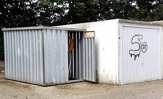 Diese Gerätehütte auf dem Sportgelände des TuS Gehlenbeck wurde aufgebrochen. - Thomas van Zütphen/TuS Gehlenbeck Diese Gerätehütte auf dem Sportgelände des TuS Gehlenbeck wurde aufgebrochen. - Thomas van Zütphen/TuS Gehlenbeck