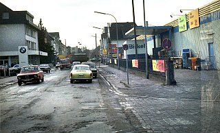 Wo heute an der Goebenstraße der Parkplatz des E-Centers ist, waren damals die Zufahrt zur Laderampe und eine Tankstelle. - Stadtbauamt (Kommunalarchiv) Wo heute an der Goebenstraße der Parkplatz des E-Centers ist, waren damals die Zufahrt zur Laderampe und eine Tankstelle. - Stadtbauamt (Kommunalarchiv)