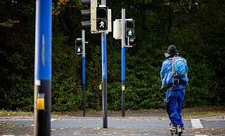 Für einen neuen Anstrich der besprühten Ampeln rechnet die Stadtverwaltung mit Kosten von 100 Euro pro Mast. - Niklas Tüns Für einen neuen Anstrich der besprühten Ampeln rechnet die Stadtverwaltung mit Kosten von 100 Euro pro Mast. - Niklas Tüns