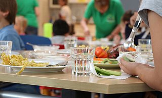 Das Mittagessen an zehn weiterführenden Schulen der Stadt Paderborn wird ab dem kommenden Schuljahr 2025/26 teurer. - Holger Kosbab Das Mittagessen an zehn weiterführenden Schulen der Stadt Paderborn wird ab dem kommenden Schuljahr 2025/26 teurer. - Holger Kosbab