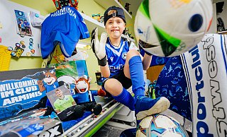 Carlo Dresselhaus ist nicht nur großer Arminia-Fan, sondern auch Einlaufkind beim Finale des DFB-Pokals im Berliner Olympiastadion. Sein Zimmer ist natürlich voller Arminia-Fanartikel. - BESIM MAZHIQI Carlo Dresselhaus ist nicht nur großer Arminia-Fan, sondern auch Einlaufkind beim Finale des DFB-Pokals im Berliner Olympiastadion. Sein Zimmer ist natürlich voller Arminia-Fanartikel. - BESIM MAZHIQI