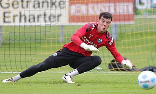 Torwart Arne Schulz wechselt von der Pader an den Rhein und trägt künftig das Trikot von Viktoria Köln. - Oliver Krato Torwart Arne Schulz wechselt von der Pader an den Rhein und trägt künftig das Trikot von Viktoria Köln. - Oliver Krato