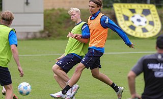 Die SCP-Talente Luis Engelns (r.) und Anton Bäuerle, hier beim Trainingslager in Walchsee, werden am Samstag in Kaiserslautern im Paderborner 20er-Kader stehen. - Oliver Krato Die SCP-Talente Luis Engelns (r.) und Anton Bäuerle, hier beim Trainingslager in Walchsee, werden am Samstag in Kaiserslautern im Paderborner 20er-Kader stehen. - Oliver Krato