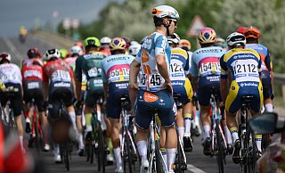 Die etwa 130 bis 140 startenden Radsport-Profis – unter ihnen auch traditionell bekannte Fahrer, die zuvor bei der 112. Ausgabe der Tour de France (5. bis 27. Juli) angetreten sein werden – durchqueren Ostwestfalen-Lippe. - picture alliance / Roth / CV Die etwa 130 bis 140 startenden Radsport-Profis – unter ihnen auch traditionell bekannte Fahrer, die zuvor bei der 112. Ausgabe der Tour de France (5. bis 27. Juli) angetreten sein werden – durchqueren Ostwestfalen-Lippe. - picture alliance / Roth / CV