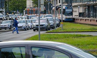 Adenauerplatz und Artur-Ladebeck-Straße stehen oft für Bielefelds Verkehrsprobleme. Doch stark überlastet sind laut Gutachten drei andere Verkehrsadern im Zentrum. - Andreas Zobe Adenauerplatz und Artur-Ladebeck-Straße stehen oft für Bielefelds Verkehrsprobleme. Doch stark überlastet sind laut Gutachten drei andere Verkehrsadern im Zentrum. - Andreas Zobe