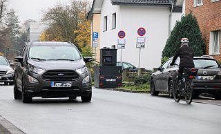 In der Penzlinger Straße in Paderborn gibt es derzeit mehr Verkehr als sonst. Deshalb hat die Stadt in der Tempo-30-Zone einen mobilen Blitzer aufstellen lassen. - Rajkumar Mukherjee In der Penzlinger Straße in Paderborn gibt es derzeit mehr Verkehr als sonst. Deshalb hat die Stadt in der Tempo-30-Zone einen mobilen Blitzer aufstellen lassen. - Rajkumar Mukherjee
