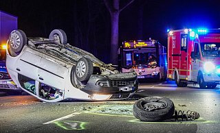 Der Fiat Punto hat sich überschlagen. - Paul Brinkmann Der Fiat Punto hat sich überschlagen. - Paul Brinkmann