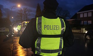 Seit dieser Woche ist die Poststraße zu Schulbeginn gesperrt. Zum Start wird die neue Regelung von der Polizei kontrolliert. - Jan-Henrik Gerdener Seit dieser Woche ist die Poststraße zu Schulbeginn gesperrt. Zum Start wird die neue Regelung von der Polizei kontrolliert. - Jan-Henrik Gerdener
