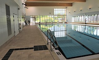 Das Schwimmerbecken im Höxteraner Hallenbad, wie es sich zur Eröffnung im September 2021 präsentierte - Simone Flörke/Archiv Das Schwimmerbecken im Höxteraner Hallenbad, wie es sich zur Eröffnung im September 2021 präsentierte - Simone Flörke/Archiv