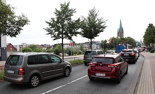 Stau im Berufsverkehr? Kein Wunder - 46.000 Menschen pendeln zur Arbeit nach Paderborn. - Holger Kosbab Stau im Berufsverkehr? Kein Wunder - 46.000 Menschen pendeln zur Arbeit nach Paderborn. - Holger Kosbab