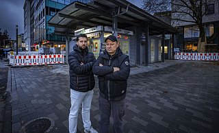 Die Familie Borto ist Pächter des Bielefelder Kesselbrink-Kiosks vor der Volksbank (Höhe Wilhelmstraße). Nun ist ihnen gekündigt worden. - Sarah Jonek Die Familie Borto ist Pächter des Bielefelder Kesselbrink-Kiosks vor der Volksbank (Höhe Wilhelmstraße). Nun ist ihnen gekündigt worden. - Sarah Jonek