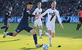 SCP-Kapitän Raphael Obermair (l.) droht im Heimspiel gegen Elversberg auszufallen. SVE-Außenverteidiger Maurice Neubauer dürfte derweil in der Startelf der Gäste stehen. - IMAGO/Fussball-News Saarland SCP-Kapitän Raphael Obermair (l.) droht im Heimspiel gegen Elversberg auszufallen. SVE-Außenverteidiger Maurice Neubauer dürfte derweil in der Startelf der Gäste stehen. - IMAGO/Fussball-News Saarland
