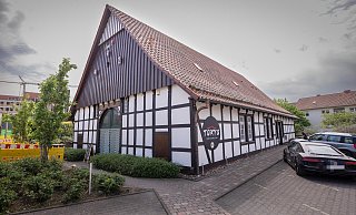 Der neue Schriftzug ist schon angebracht: - Oliver Krato Der neue Schriftzug ist schon angebracht: - Oliver Krato