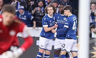 Mael Corboz (l.) und die Arminen bejubeln einen ihrer vier Torerfolge gegen Wehen Wiesbaden. - Oliver Krato Mael Corboz (l.) und die Arminen bejubeln einen ihrer vier Torerfolge gegen Wehen Wiesbaden. - Oliver Krato