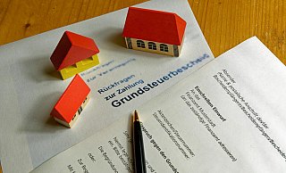 Die Stadt wird einen differenzierten Hebesatz für die Grundsteuer B (bebaute und unbebaute Wohngrundstücke sowie Gewerbegebäude) einführen. - picture alliance / CHROMORANGE Die Stadt wird einen differenzierten Hebesatz für die Grundsteuer B (bebaute und unbebaute Wohngrundstücke sowie Gewerbegebäude) einführen. - picture alliance / CHROMORANGE