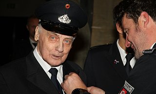 Besondere Ehrung: Schon stolze 70 Jahre ist Anton Schulte aus Siddinghausen bei der freiwilligen Feuerwehr. - Johannes Büttner Besondere Ehrung: Schon stolze 70 Jahre ist Anton Schulte aus Siddinghausen bei der freiwilligen Feuerwehr. - Johannes Büttner