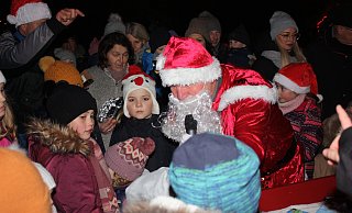 Der Nikolaus kommt an beiden Tagen mit Geschenken im Gepäck nach Bad Holzhausen. (Archivfoto) - Sigrid Dittmann Der Nikolaus kommt an beiden Tagen mit Geschenken im Gepäck nach Bad Holzhausen. (Archivfoto) - Sigrid Dittmann