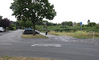 An der Brandisstraße sollen drei Wohnhäuser mit insgesamt 72 Wohneinheiten entstehen. Die bestehenden Parkflächen und Bäume sind nicht Teil der Bauleitplanung. - Marc Schröder An der Brandisstraße sollen drei Wohnhäuser mit insgesamt 72 Wohneinheiten entstehen. Die bestehenden Parkflächen und Bäume sind nicht Teil der Bauleitplanung. - Marc Schröder