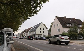 Auch an der Mindener Straße, ebenfalls eine vielbefahrene Straße, und in deren unmittelbarem Umkreis ist ein Grundstück günstiger als in ruhigen Randlagen. - Björn Kenter Auch an der Mindener Straße, ebenfalls eine vielbefahrene Straße, und in deren unmittelbarem Umkreis ist ein Grundstück günstiger als in ruhigen Randlagen. - Björn Kenter