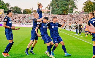 Santiago Castañeda (v. l.), Sven Michel, Felix Götze, Raphael Obermair, Koen Kostons und Filip Bilbija reiten derzeit mit dem SC Paderborn 07 auf der Erfolgswelle. Wie lange wird sie anhalten? - Besim Mazhiqi Santiago Castañeda (v. l.), Sven Michel, Felix Götze, Raphael Obermair, Koen Kostons und Filip Bilbija reiten derzeit mit dem SC Paderborn 07 auf der Erfolgswelle. Wie lange wird sie anhalten? - Besim Mazhiqi
