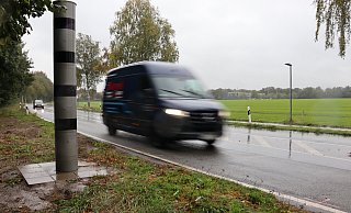 Der neue Blitzer an der Ellerbuscher Straße ist seit Anfang der Woche in Betrieb. - Judith Gladow Der neue Blitzer an der Ellerbuscher Straße ist seit Anfang der Woche in Betrieb. - Judith Gladow