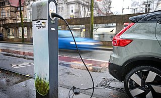 Zu den bestehenden 243 Lademöglichkeiten in Bielefeld sollen bis 2030 weitere 820 Normal-Ladepunkte aufgestellt werden. - Barbara Franke Zu den bestehenden 243 Lademöglichkeiten in Bielefeld sollen bis 2030 weitere 820 Normal-Ladepunkte aufgestellt werden. - Barbara Franke