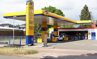 Die Jet-Tankstelle an der Stiftsallee ist in vier Tagen gleich zweimal überfall worden. - Alex Lehn Die Jet-Tankstelle an der Stiftsallee ist in vier Tagen gleich zweimal überfall worden. - Alex Lehn