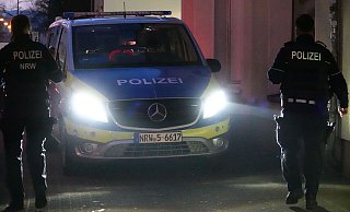 Nach einer Messerattacke in Bahnhofsnähe sucht die Polizei den flüchtigen Täter bis in die Abendstunden. - Paul Brinkmann Nach einer Messerattacke in Bahnhofsnähe sucht die Polizei den flüchtigen Täter bis in die Abendstunden. - Paul Brinkmann