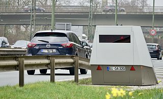 Lucy heißt dieser städtische Blitzer, der in dieser Woche aber nicht am Ostwestfalendamm aufgestellt werden wird. - Peter Unger Lucy heißt dieser städtische Blitzer, der in dieser Woche aber nicht am Ostwestfalendamm aufgestellt werden wird. - Peter Unger