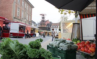 Sechs Wochen lang wird der Markt in Paderborn nicht am Dom, sondern auf dem Liboriberg stattfinden. Er muss dem "WDR2-Weihnachtswunder" weichen. - Pauline Maus Sechs Wochen lang wird der Markt in Paderborn nicht am Dom, sondern auf dem Liboriberg stattfinden. Er muss dem "WDR2-Weihnachtswunder" weichen. - Pauline Maus