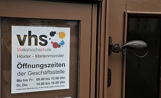 Die Tür zu den Sprach- und Integrationskursen bei der VHS in Höxter soll weiterhin offen bleiben - darauf hoffen die Verantwortlichen. - Simone Flörke Die Tür zu den Sprach- und Integrationskursen bei der VHS in Höxter soll weiterhin offen bleiben - darauf hoffen die Verantwortlichen. - Simone Flörke