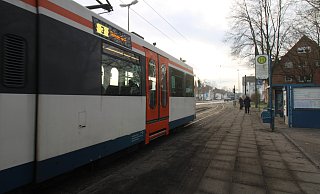 Die Stadtbahnhaltestelle Voltmannstraße erhält einen Hochbahnsteig. Die Bauarbeiten an der Haupteinfallsstraße werden sich lange hinziehen. - Sylvia Tetmeyer Die Stadtbahnhaltestelle Voltmannstraße erhält einen Hochbahnsteig. Die Bauarbeiten an der Haupteinfallsstraße werden sich lange hinziehen. - Sylvia Tetmeyer
