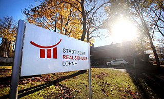 Die Städtische Realschule Löhne ist in diesem Jahr besonders beliebt. Mehr als 90 Anmeldungen liegen dort bereits vor - zu viel für die vorgesehenen zwei Eingangsklassen. - Dirk Windmöller Die Städtische Realschule Löhne ist in diesem Jahr besonders beliebt. Mehr als 90 Anmeldungen liegen dort bereits vor - zu viel für die vorgesehenen zwei Eingangsklassen. - Dirk Windmöller