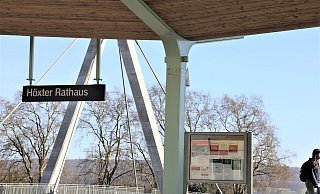 Noch fehlt vorn am Haltepunkt Höxter-Rathaus eine Anzeigentafel. - Simone Flörke Noch fehlt vorn am Haltepunkt Höxter-Rathaus eine Anzeigentafel. - Simone Flörke