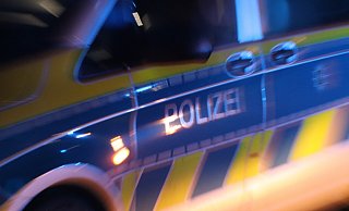 Die Polizei rückte gegen 2.30 Uhr an die Stiftsallee aus. Laut der Beamten gibt es keine Hinweise auf eine Straftat. Symbolfoto: - Patrick Schwemling Die Polizei rückte gegen 2.30 Uhr an die Stiftsallee aus. Laut der Beamten gibt es keine Hinweise auf eine Straftat. Symbolfoto: - Patrick Schwemling