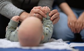 Eltern haben die Möglichkeit, auch ohne Ehe das gemeinsame Sorgerecht fürs Kind zu beantragen. - picture alliance/dpa Eltern haben die Möglichkeit, auch ohne Ehe das gemeinsame Sorgerecht fürs Kind zu beantragen. - picture alliance/dpa