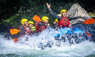 Die Arminen beim Rafting - Teambuilding ist wichtig, macht aber auch Spaß, wie man sieht. - Sarah Jonek Die Arminen beim Rafting - Teambuilding ist wichtig, macht aber auch Spaß, wie man sieht. - Sarah Jonek