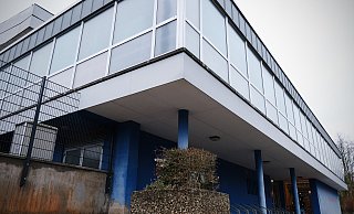 Das derzeitige Hallenbad wird noch einige Jahre halten müssen. Wer es künftig betreibt ist derzeit aber ebenso offen, wie die Führung der künftigen Bäder. - Felix Eisele Das derzeitige Hallenbad wird noch einige Jahre halten müssen. Wer es künftig betreibt ist derzeit aber ebenso offen, wie die Führung der künftigen Bäder. - Felix Eisele