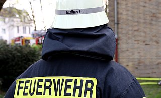 Aktueller Einsatz im Verlauf der Stadtbahnlinie 1. Eine Bahn steht an der Haltestelle Adenauerplatz und qualmt. - Symboldbild: Jens Reichenbach Aktueller Einsatz im Verlauf der Stadtbahnlinie 1. Eine Bahn steht an der Haltestelle Adenauerplatz und qualmt. - Symboldbild: Jens Reichenbach