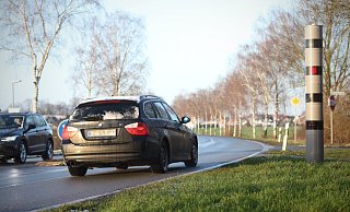 Der neue Blitzer an der Ellerbuscher Straße ist erst seit drei Monaten im Einsatz. Erwischt aber wurden seither schon etliche Verkehrsteilnehmer mit Tempoverstößen. - Felix Eisele Der neue Blitzer an der Ellerbuscher Straße ist erst seit drei Monaten im Einsatz. Erwischt aber wurden seither schon etliche Verkehrsteilnehmer mit Tempoverstößen. - Felix Eisele
