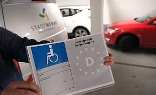 Die Stadtwerke reservieren in ihren Parkhäusern mehrere Behinderteparkplätze. Anders als an öffentlichen Straßen sind die aber gebührenpflichtig. - Ulf Hanke Die Stadtwerke reservieren in ihren Parkhäusern mehrere Behinderteparkplätze. Anders als an öffentlichen Straßen sind die aber gebührenpflichtig. - Ulf Hanke