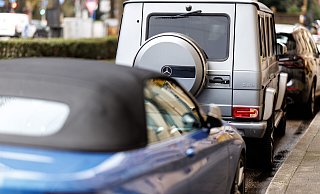 Die Preise für eine Mercedes-AMG G-Klasse bewegen sich im sechsstelligen Bereich. - picture alliance / dpa Die Preise für eine Mercedes-AMG G-Klasse bewegen sich im sechsstelligen Bereich. - picture alliance / dpa