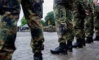Zahlreiche Reservistinnen und Reservisten kamen im Rahmen des Nationalen Veteranentags zusammen. - picture alliance/dpa Zahlreiche Reservistinnen und Reservisten kamen im Rahmen des Nationalen Veteranentags zusammen. - picture alliance/dpa