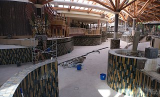 Die Bali-Therme wird derzeit komplett neu gefliest. In der ersten Novemberwoche sollen die Arbeiten fertig sein. - Ulf Hanke Die Bali-Therme wird derzeit komplett neu gefliest. In der ersten Novemberwoche sollen die Arbeiten fertig sein. - Ulf Hanke