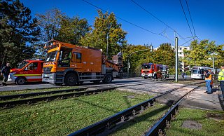 Die Oberleitung an der Kurt-Schumacher-Straße in Bielefeld wurde beschädigt. Die Arbeiten dauerten Stunden. - Sarah Jonek Die Oberleitung an der Kurt-Schumacher-Straße in Bielefeld wurde beschädigt. Die Arbeiten dauerten Stunden. - Sarah Jonek