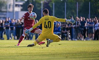 Daniel Richter (l.) erzielt im Test gegen Havelse das Tor zum 7:1 für Arminia gegen Jonah Busse, mit dem er kurz gemeinsam im Kader der DSC-U19 gestanden hatte. - Teresa Kroeger Daniel Richter (l.) erzielt im Test gegen Havelse das Tor zum 7:1 für Arminia gegen Jonah Busse, mit dem er kurz gemeinsam im Kader der DSC-U19 gestanden hatte. - Teresa Kroeger
